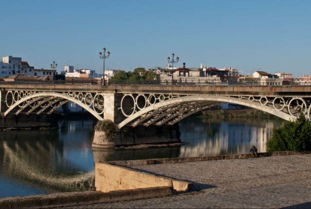 Puente triana sobre el Guadalquivir