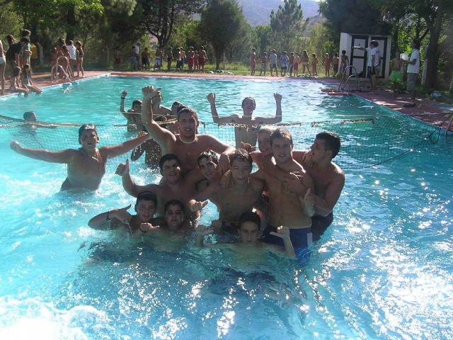  Everyone in the pool