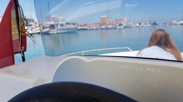 Segeln Sie durch Valencia 