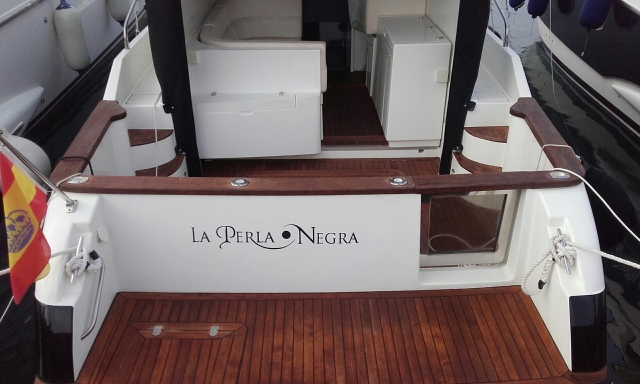  名为 La Perla Negra 的船 