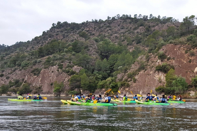  Groupe de canoës 