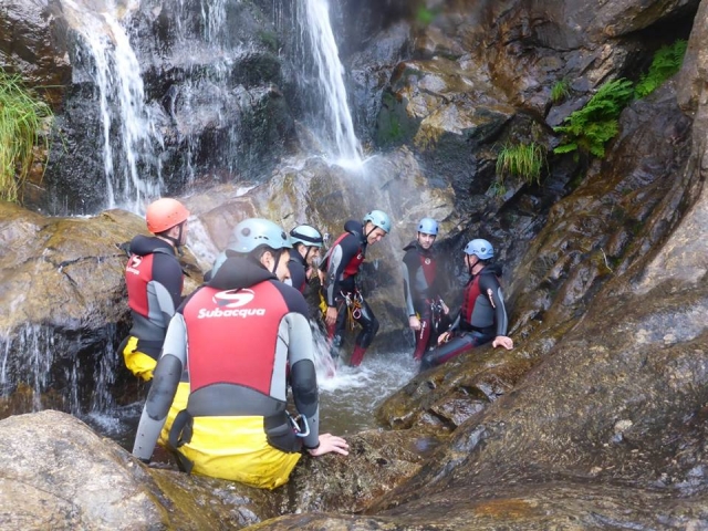  Friends practicing canyoning 