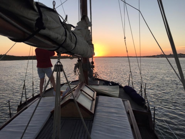 p-49750-velero-al-atardecer_14943425313474.jpg