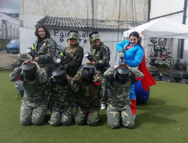  Gruppo di ostaggi nel paintball 