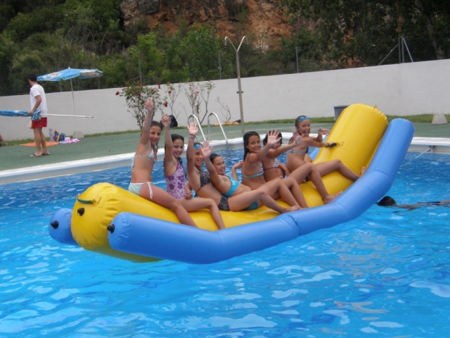 Insuflável na piscina 
