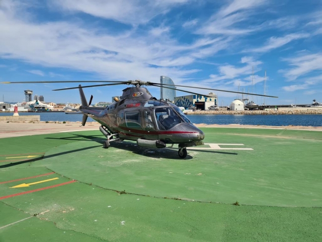 Helicóptero a punto de despegar