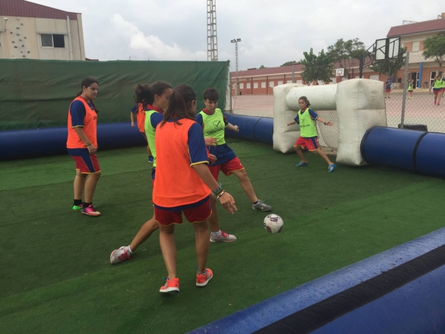  Giocare a calcio 