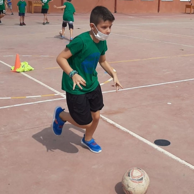  Giocare a calcio 