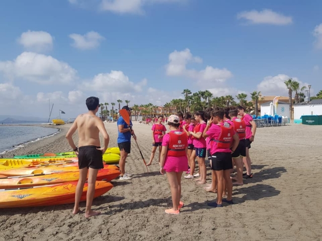  Attività acquatiche sulla spiaggia di Murcia 
