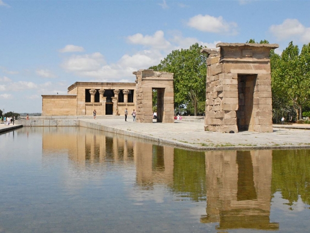 Debod di giorno