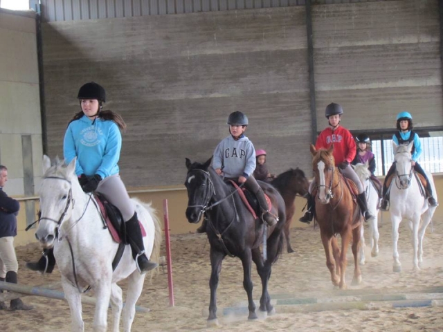 Alumnos en equitacion