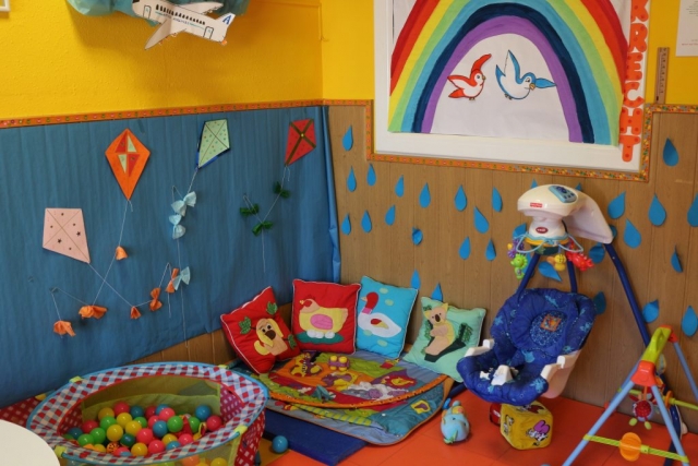  Toys and drawings 
