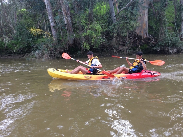  Kayaking 
