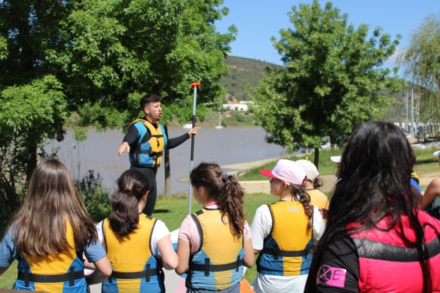  Listening to the instructor 