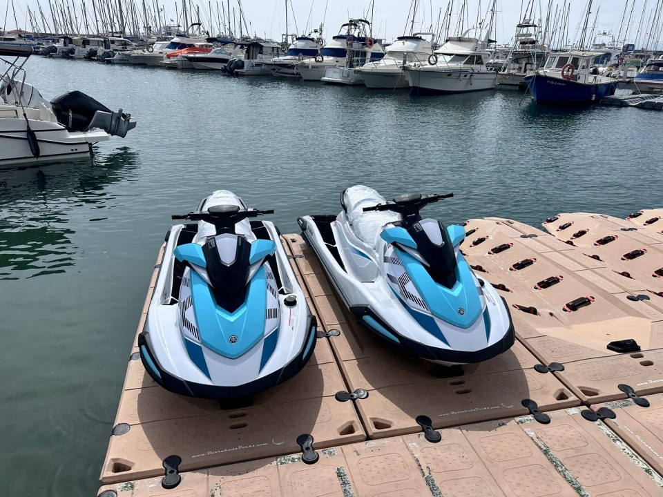  Wassermotorradschwimmers