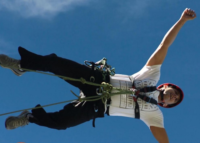 Salto con los brazos abiertos