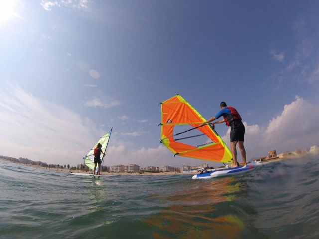 Trying windsurfing 