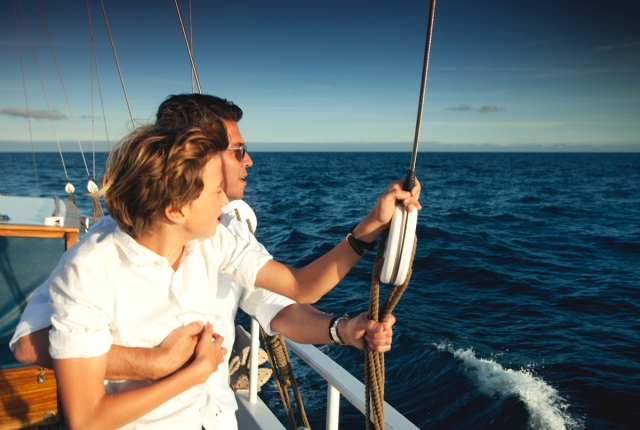 Un paseo en barco en familia
