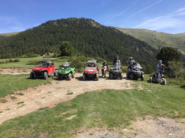  Route à travers les montagnes en Buggy 