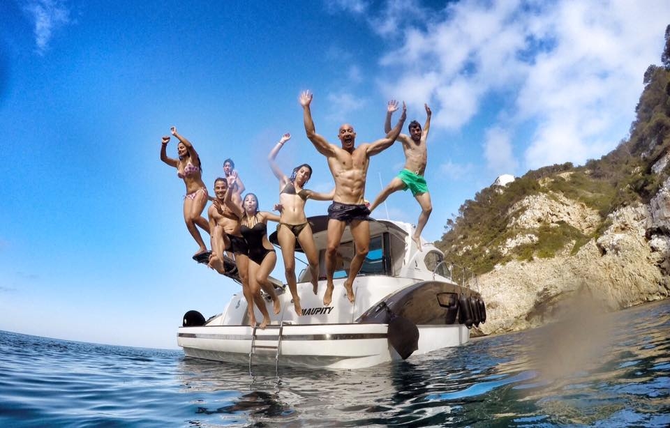 Celebrando una fiesta en el barco