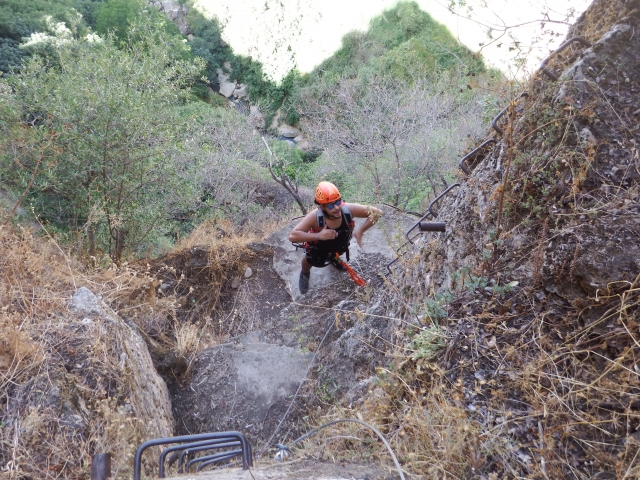 Subiendo por los anclajes