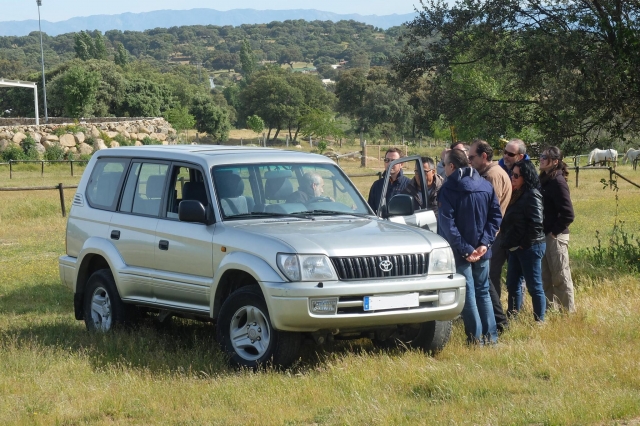 Todos junto al coche 4x4