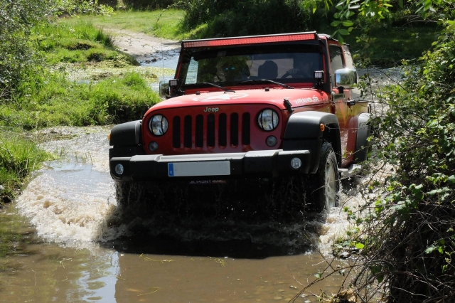 4x4 crossing the water 