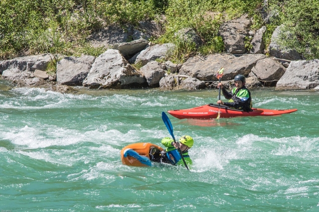 Aguas bravas en descenso en piragua