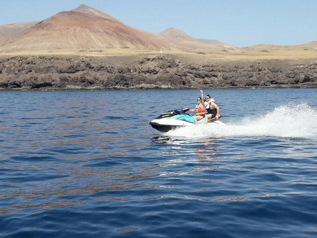 Disfrutando de Lanzarote en moto de agua