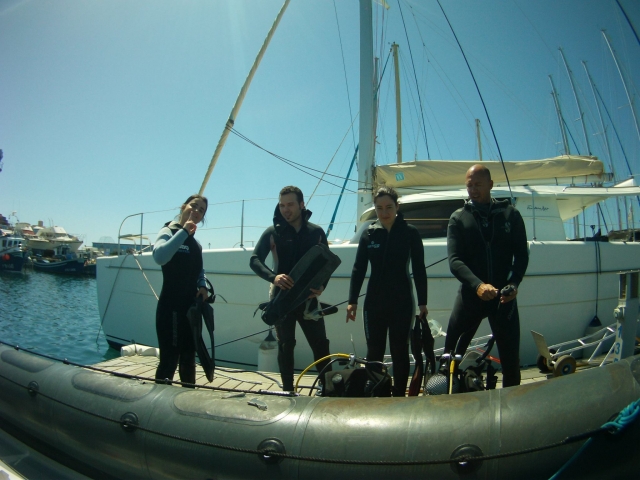 En el barco para ir a bucear
