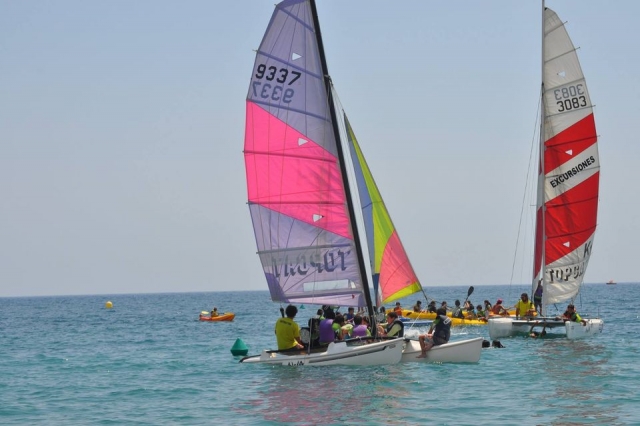  Sailing on a catamaran in Roquetas