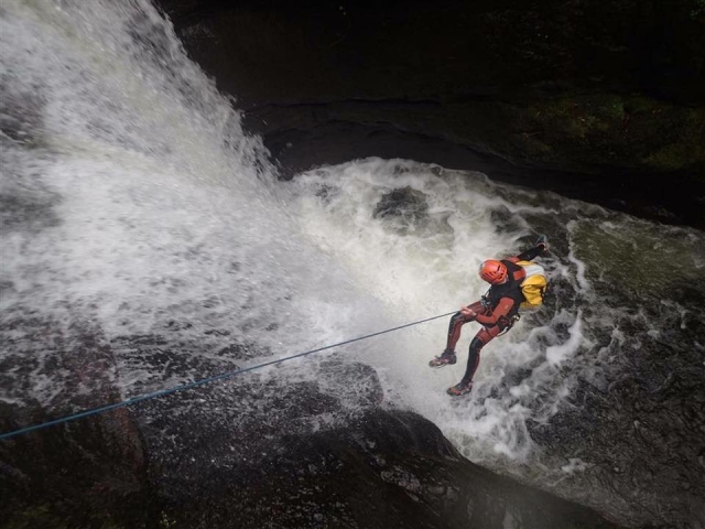  Descente en rappel spectaculaire 