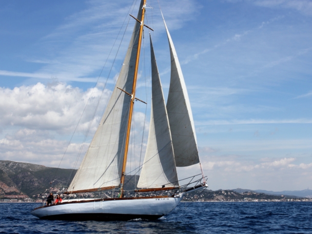  Segelboot in Barcelona 