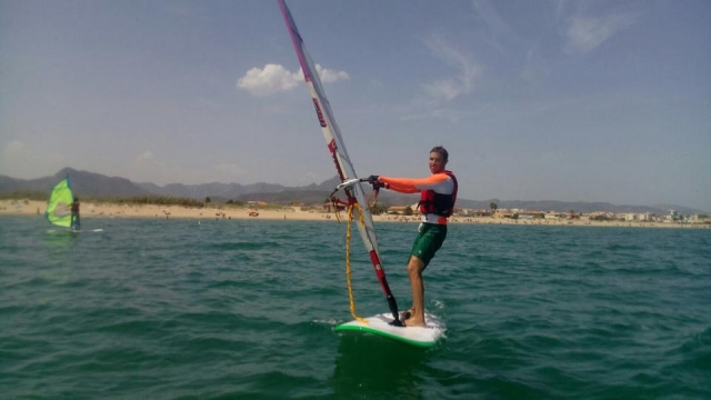  Aprendendo a praticar windsurf 