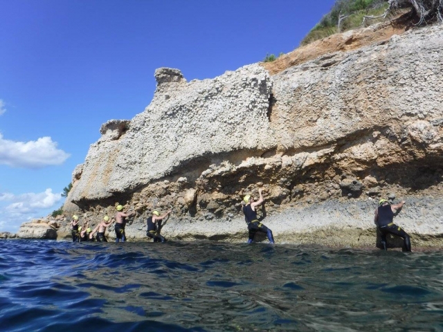 Bordeando las rocas