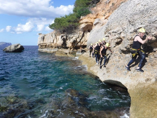 Caminando por las rocas