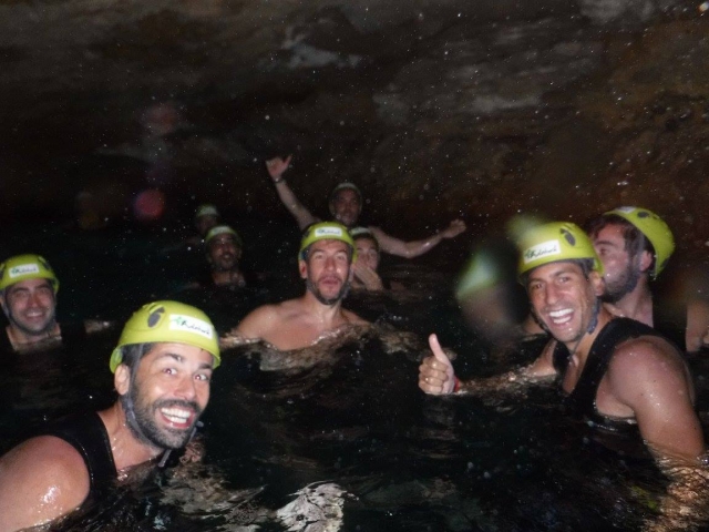 Dentro de la cueva