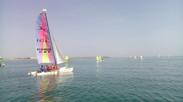 Disfrutando de un paseo en catamarán