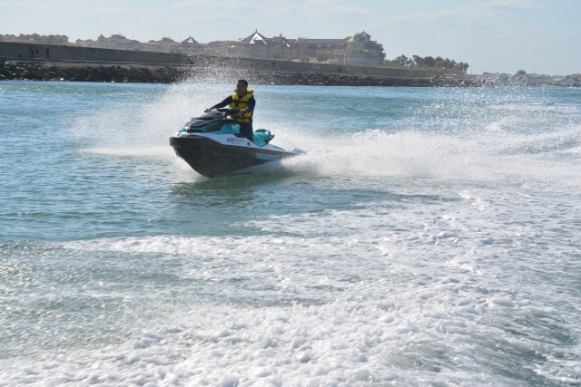  Giro in moto d'acqua attraverso Isla Canela 
