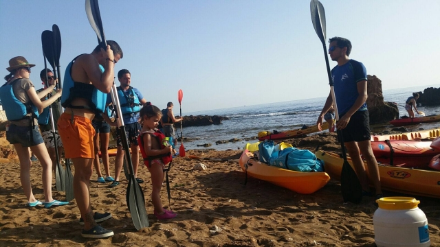 Preparando la ruta en kayak