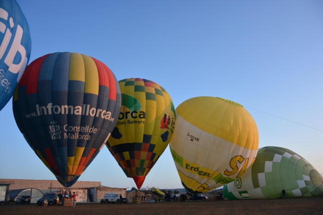 Mongolfiere a terra 