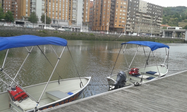 botes en pantalan