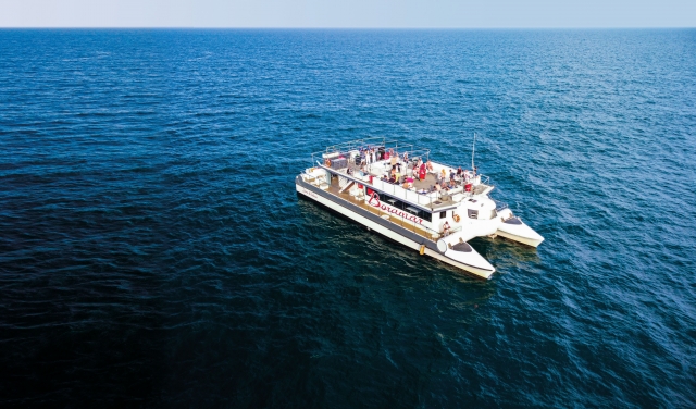 A bordo del catamarán