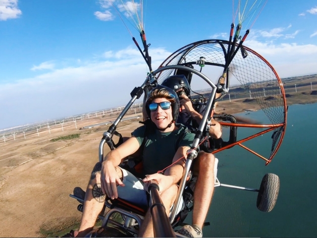  Paramoteur à l'Embalse de la Loteta 