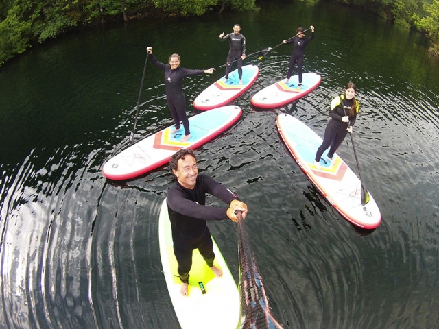  在海上桨冲浪组