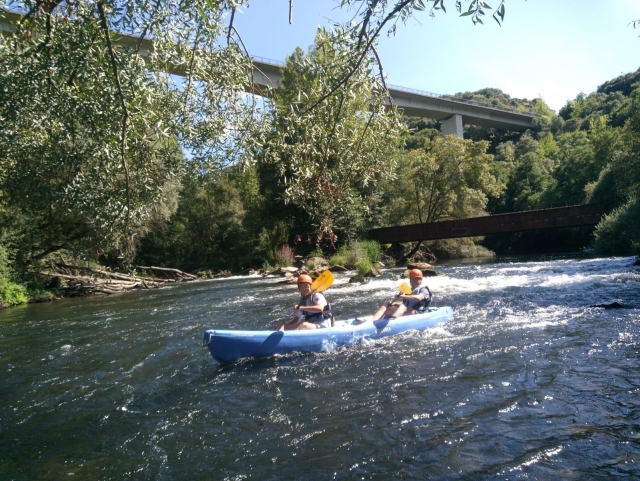 Aventure en kayak sur la rivière Sil 