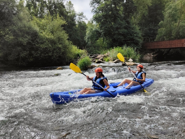  Pagayage sur la rivière 
