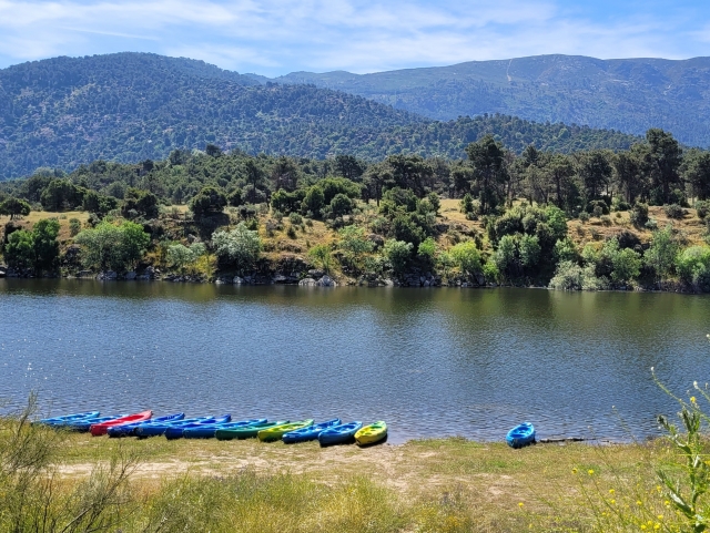  Piraguas dans le réservoir