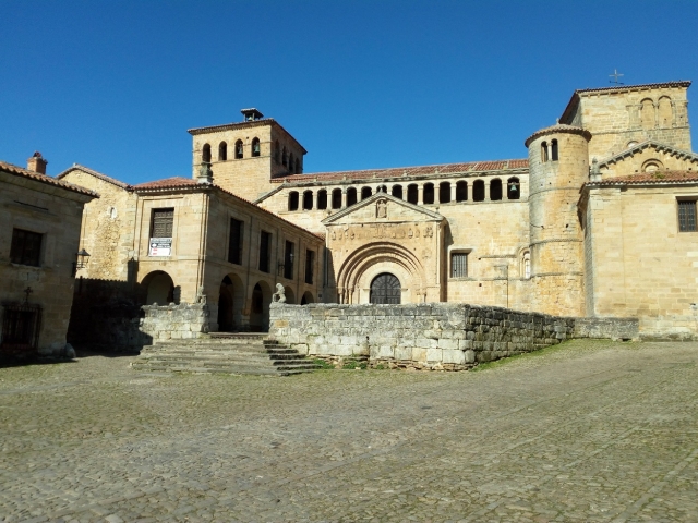  Besuch der Stiftskirche Santa Juliana 