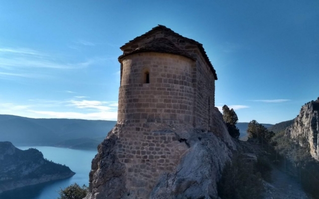  L'eremo di la Pertusa con vista sulla palude